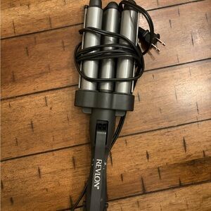 Revlon Silver and Black Hair Waver #hairtools #curlingiron #crimp